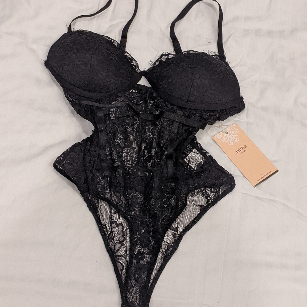 SOLD IN STORE Bodysuit lace top